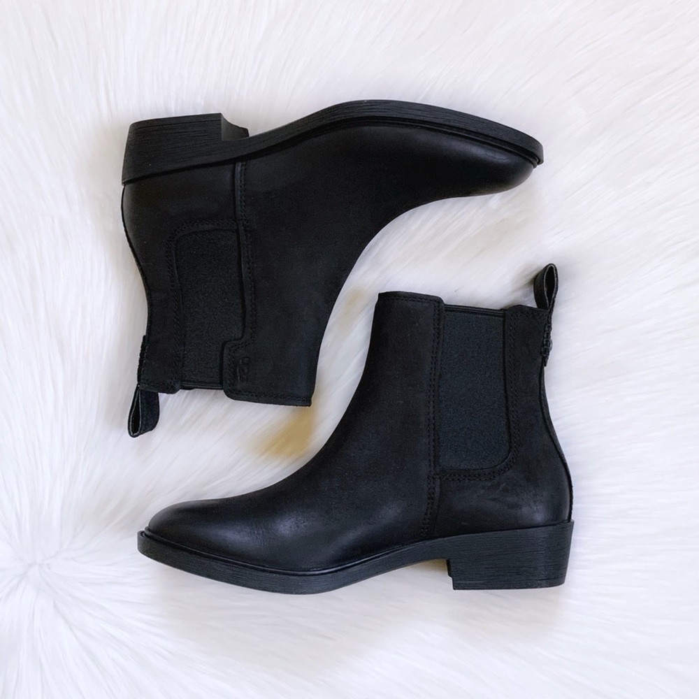 UGG Emmeth Black Leather Chelsea Booties - Picture 7 of 9